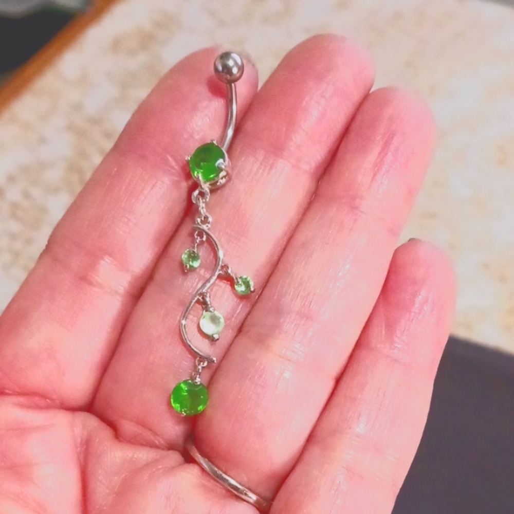 NWOT 2 Bellyrings & Spring green Star Hoops